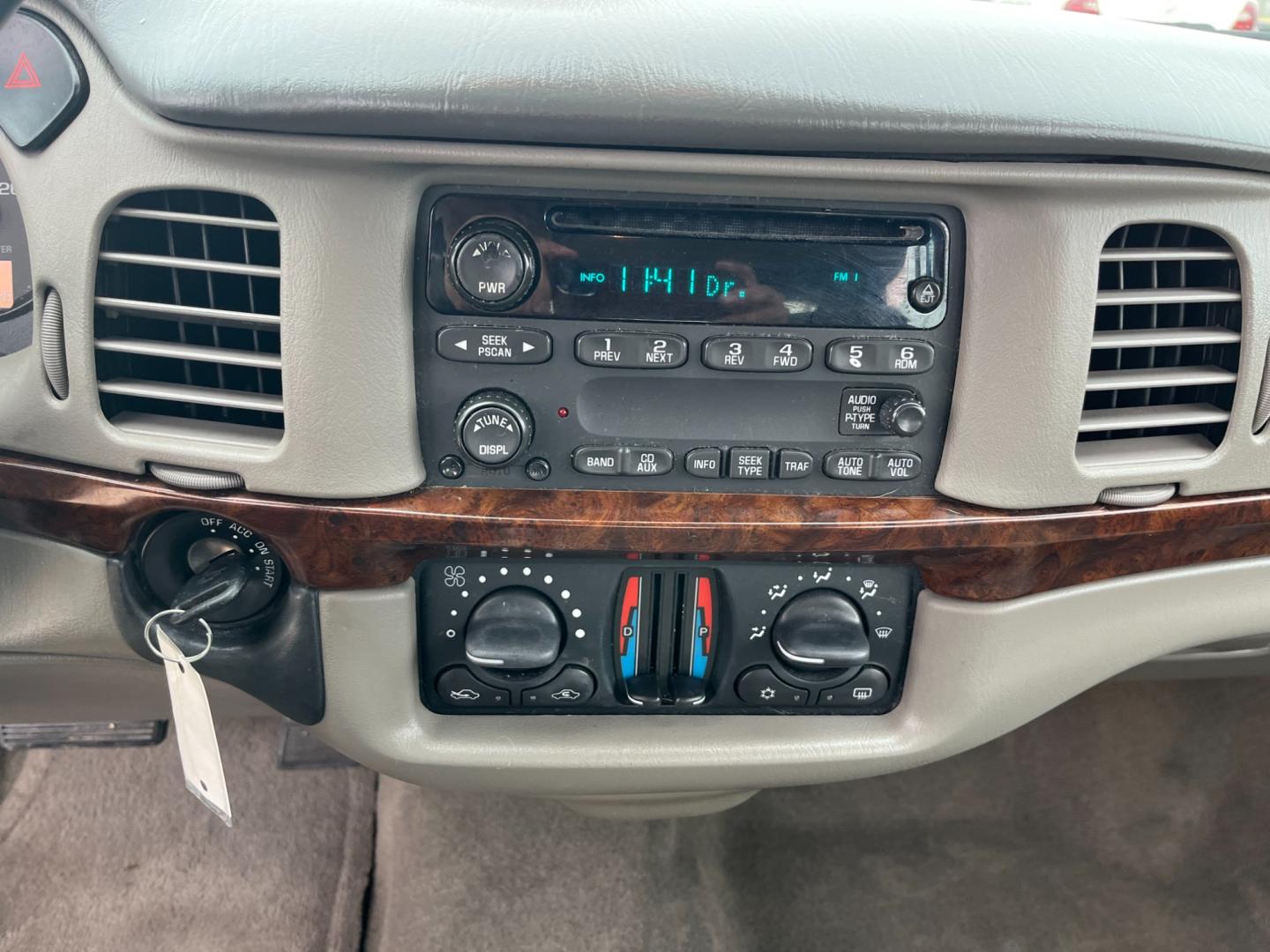 2005 SILVER /gray Chevrolet Impala Base (2G1WF52E459) with an 3.4L V6 OHV 12V engine, 4-Speed Automatic Overdrive transmission, located at 14700 Tomball Parkway 249, Houston, TX, 77086, (281) 444-2200, 29.928619, -95.504074 - Photo#13